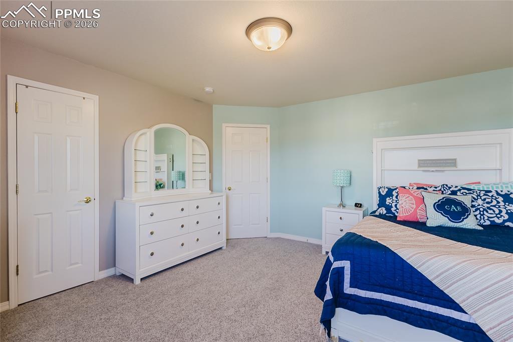 Image 27 of 50: Bedroom