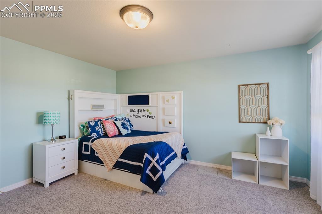 Image 28 of 50: Bedroom