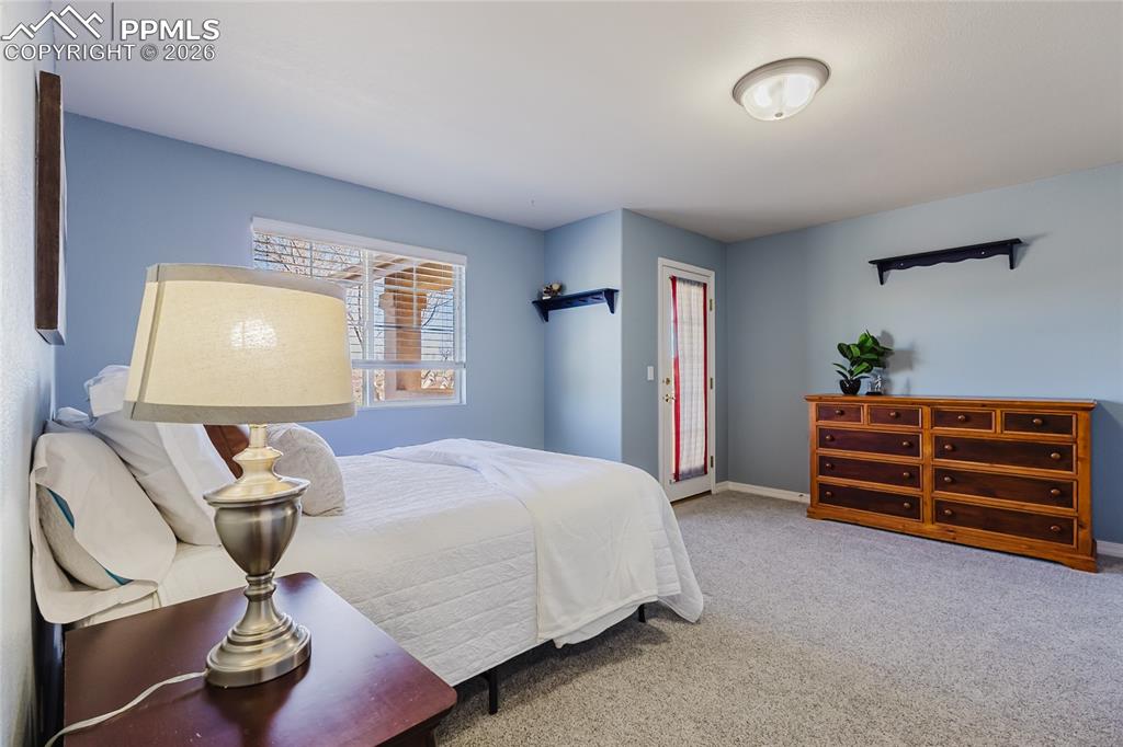 Image 29 of 50: Bedroom