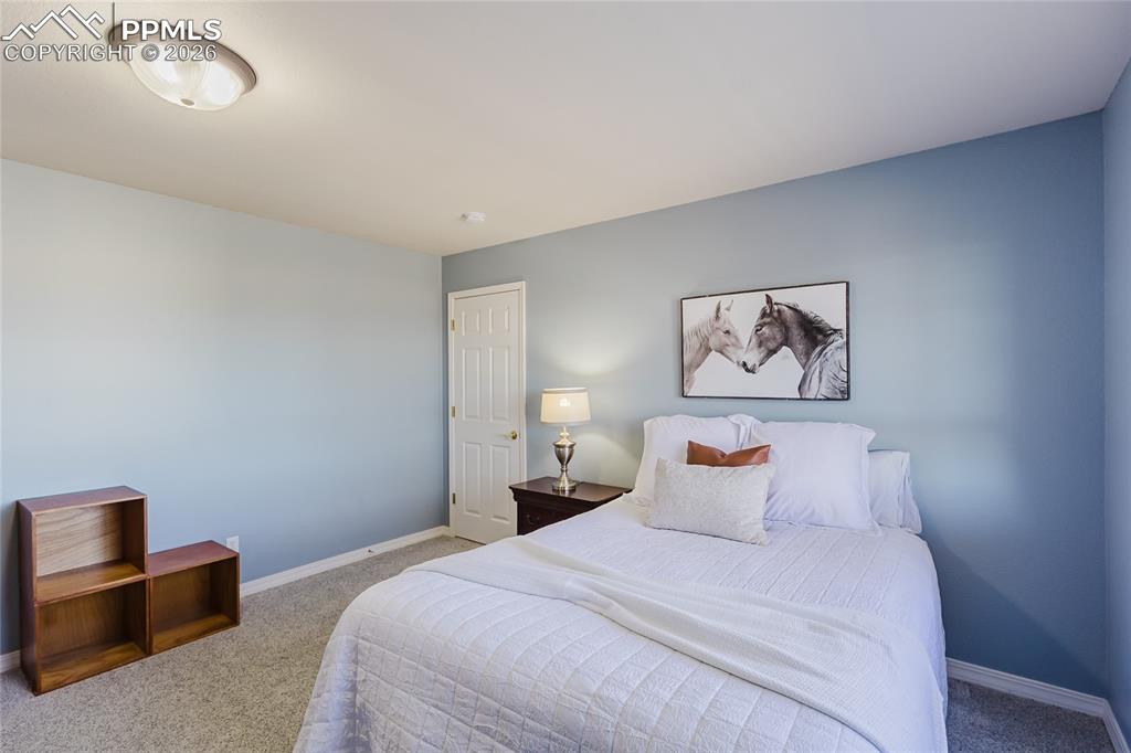 Image 30 of 50: Bedroom