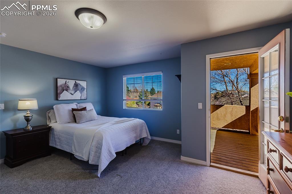 Image 31 of 50: Bedroom