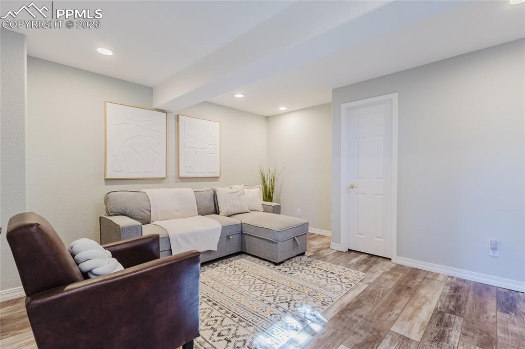 Image 38 of 50: Living Room