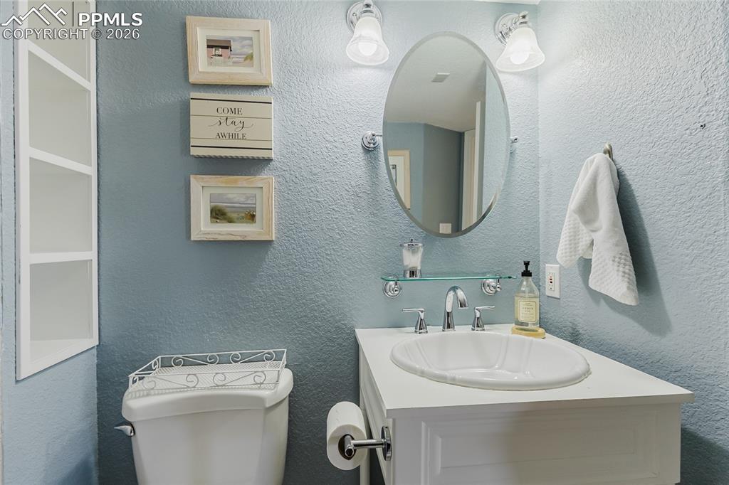 Image 45 of 50: Bathroom