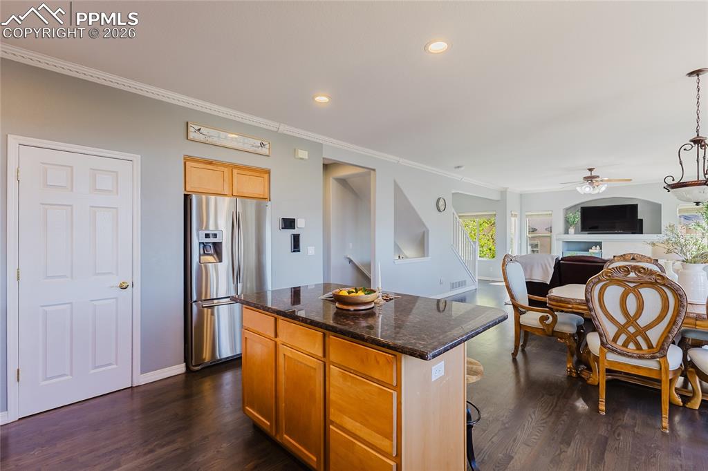 Image 6 of 50: Kitchen