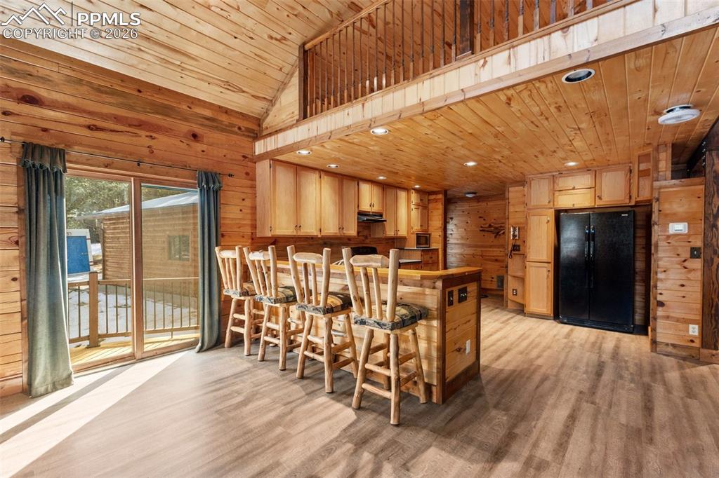 Image 11 of 46: Kitchen