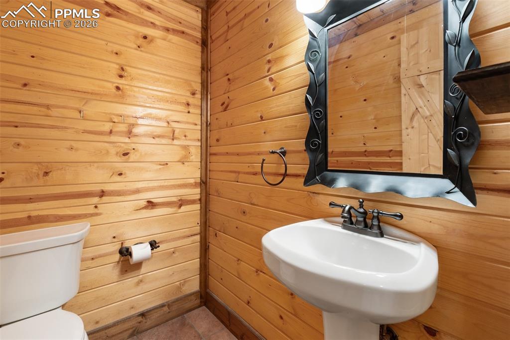 Image 15 of 46: Bathroom