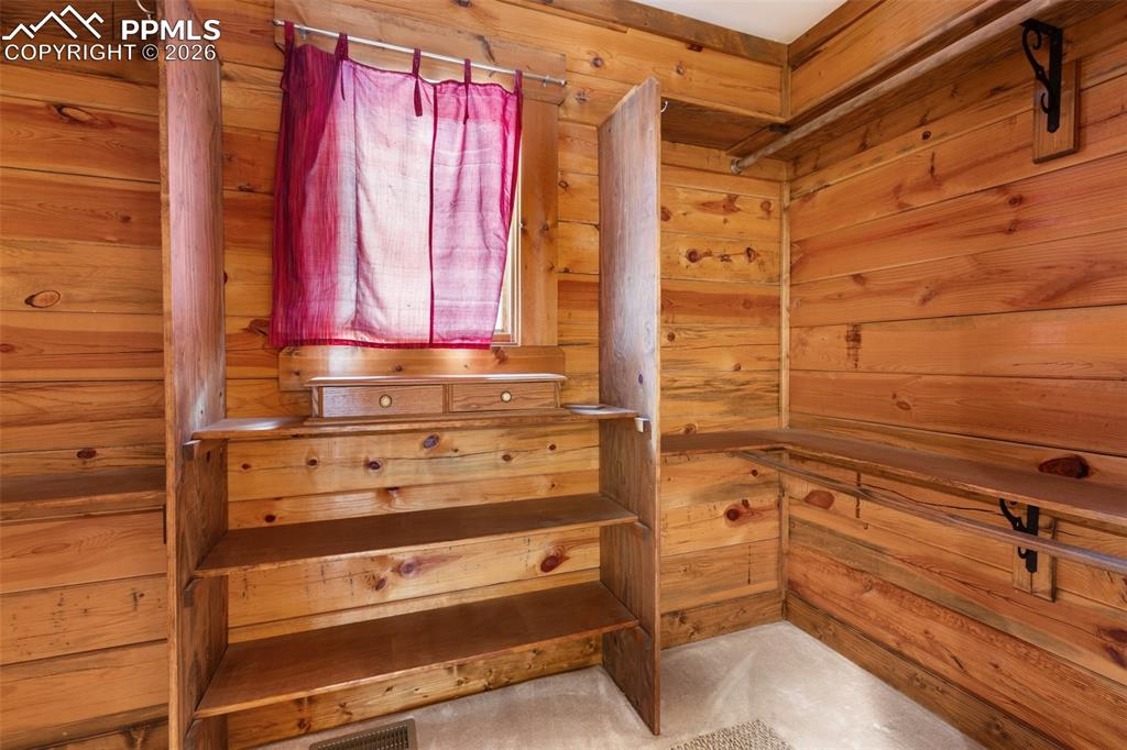 Image 22 of 46: Closet