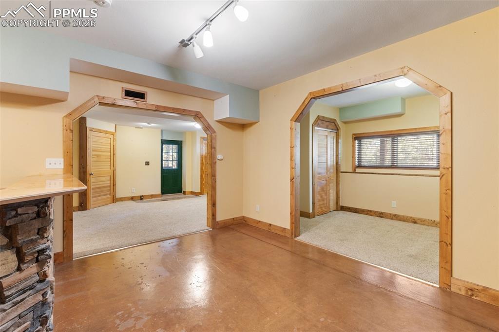 Image 38 of 46: Entry