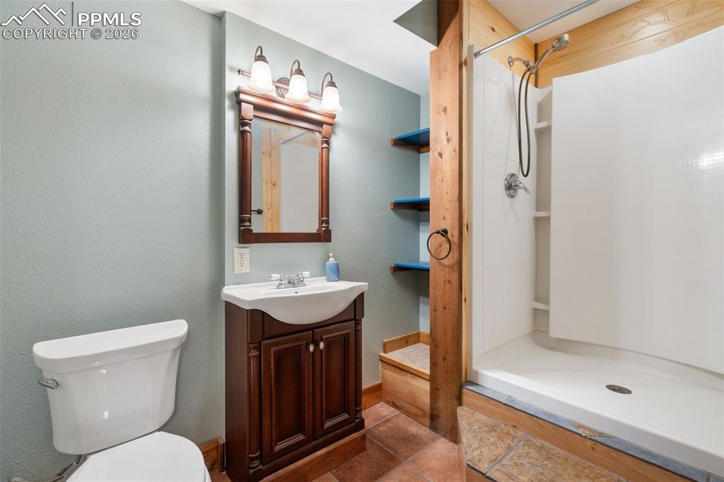 Image 42 of 46: Bathroom