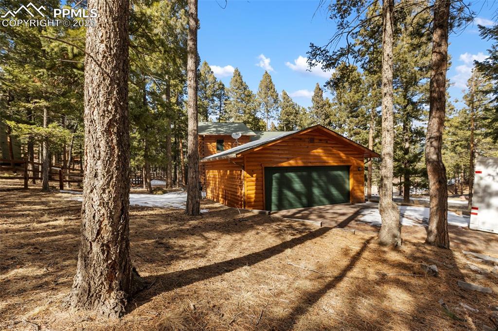 Image 5 of 46: Garage