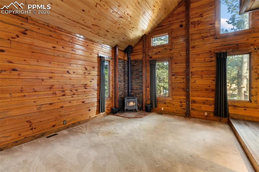 Image 7 of 46: Living Room