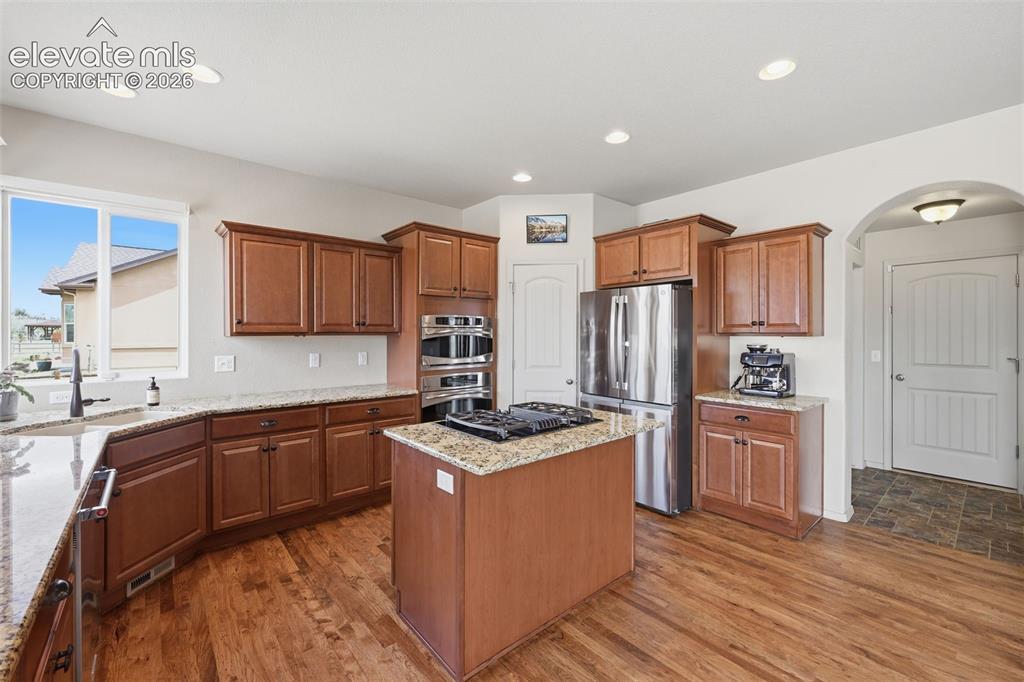 Image 12 of 49: Kitchen
