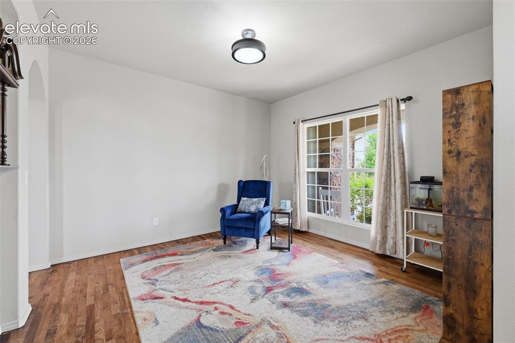 Image 13 of 49: Dining Area