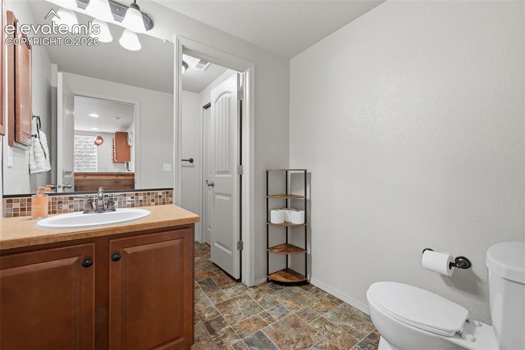 Image 36 of 49: Bathroom