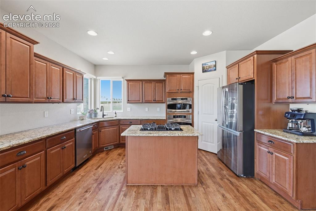 Image 8 of 49: Kitchen