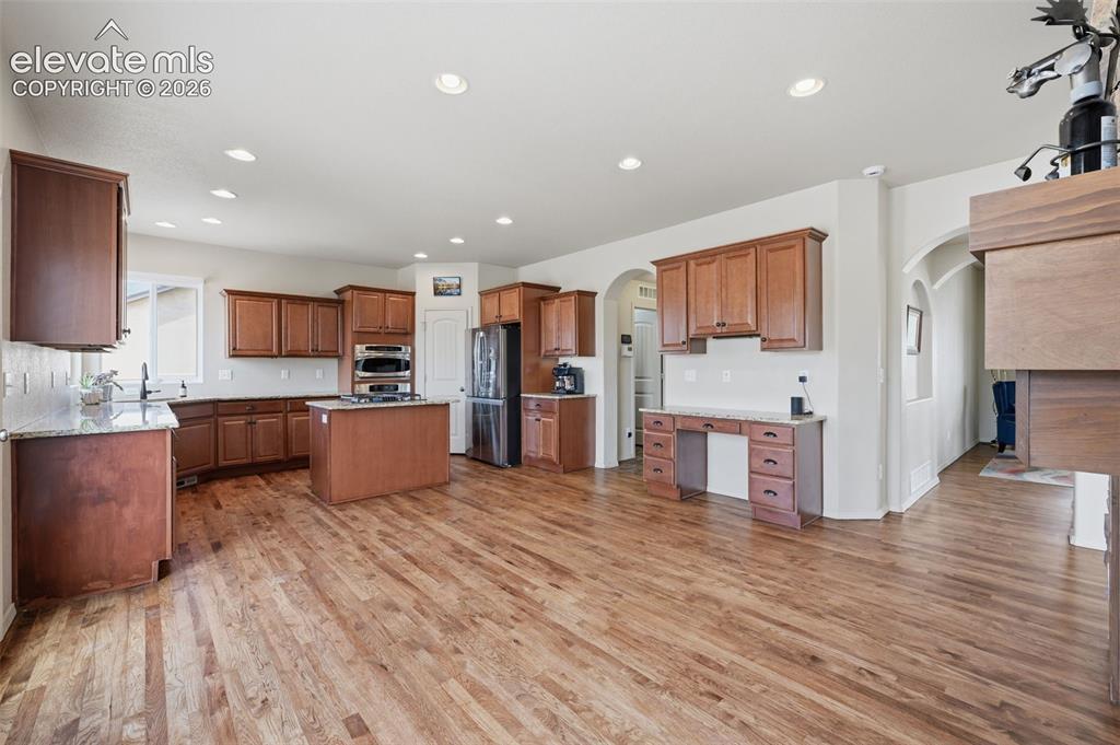Image 9 of 49: Kitchen