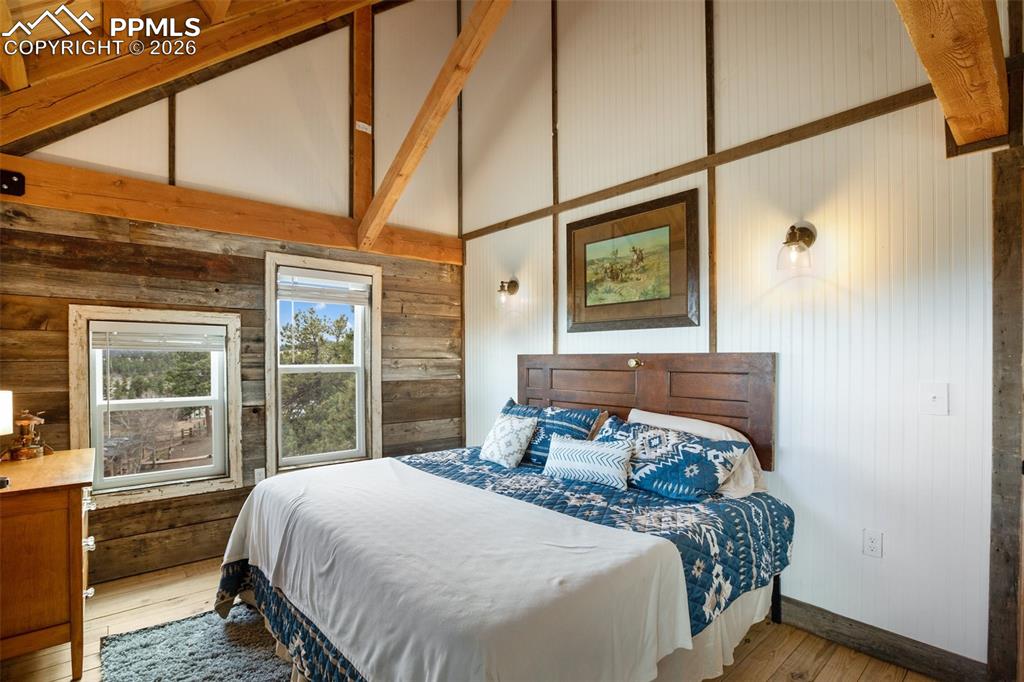 Image 13 of 49: Bedroom