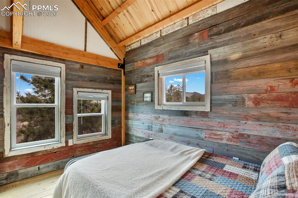 Image 14 of 49: Bedroom