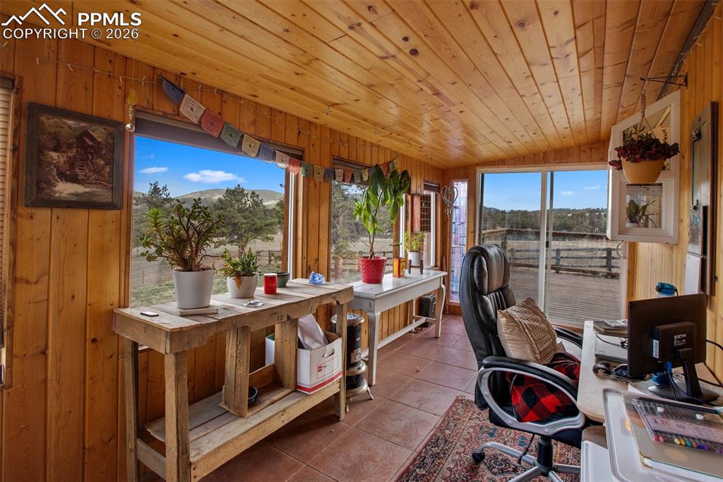 Image 24 of 49: Office