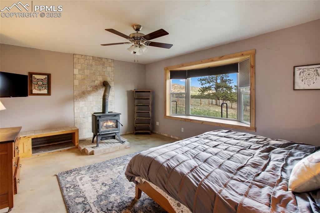 Image 28 of 49: Bedroom