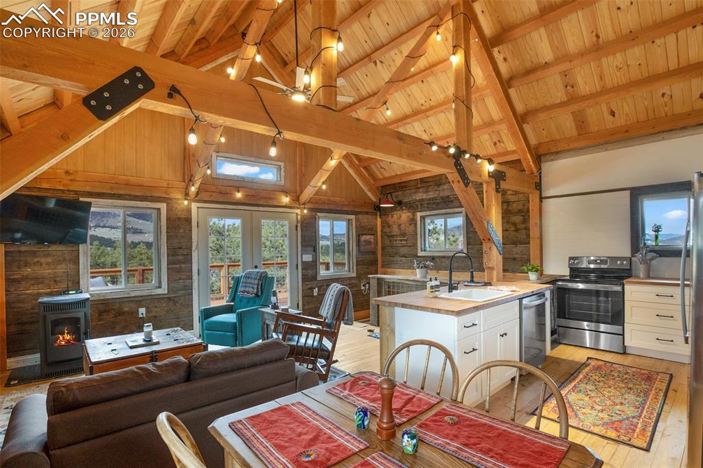 Image 7 of 49: Kitchen