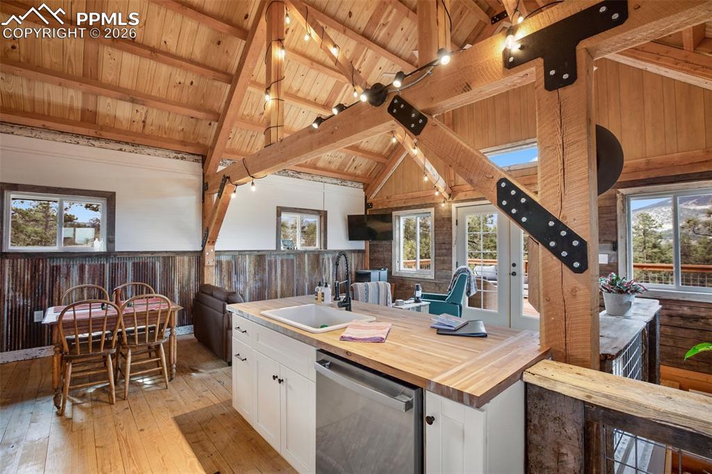 Image 9 of 49: Kitchen