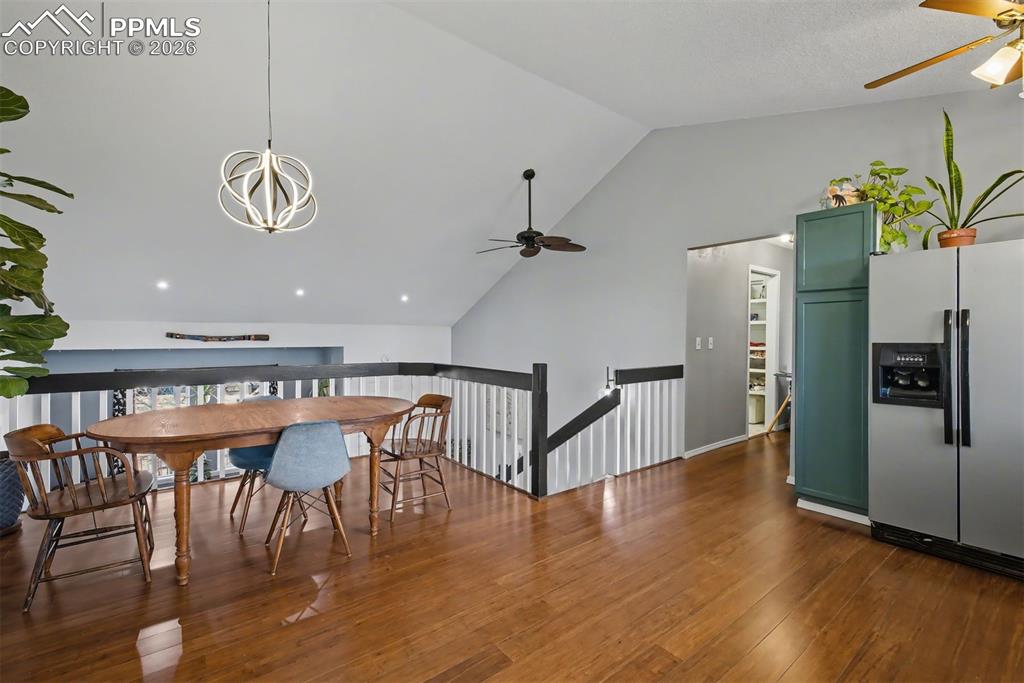 Image 16 of 32: Dining Area