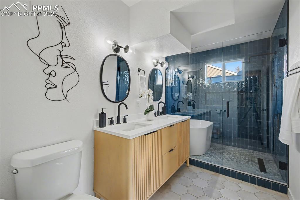 Image 2 of 32: Bathroom