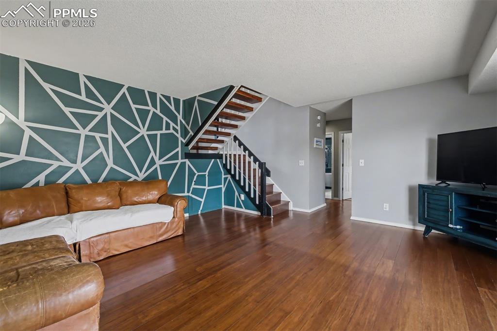 Image 23 of 32: Living Room