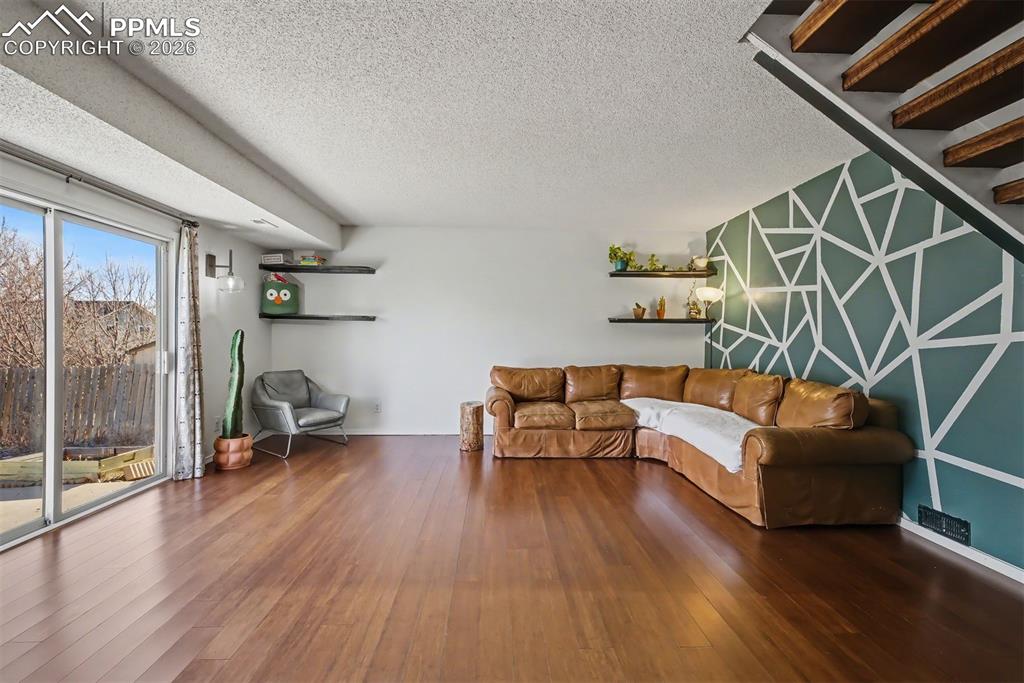 Image 24 of 32: Living Room