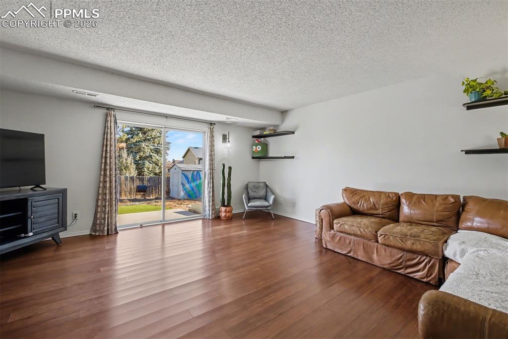 Image 25 of 32: Living Room