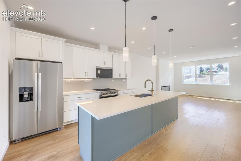 Image 6 of 14: Kitchen