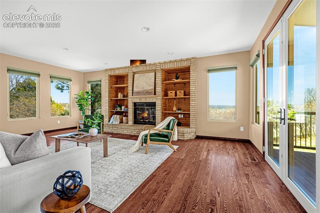 Image 10 of 49: Sitting Room