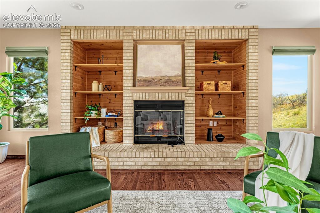 Image 12 of 49: Dining Area