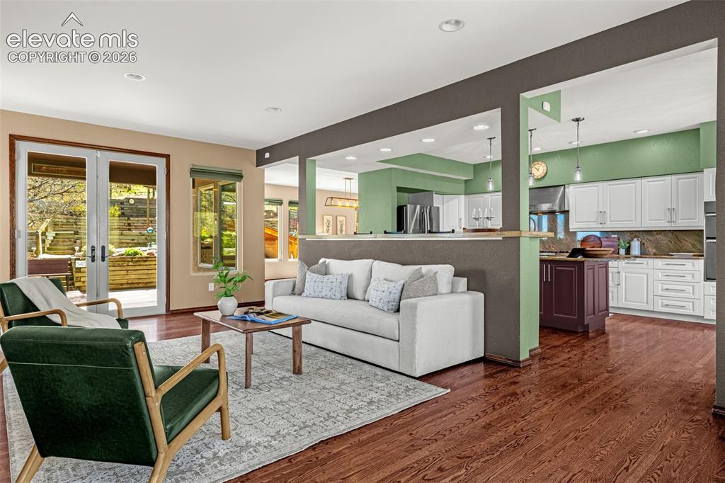 Image 13 of 49: Dining Area