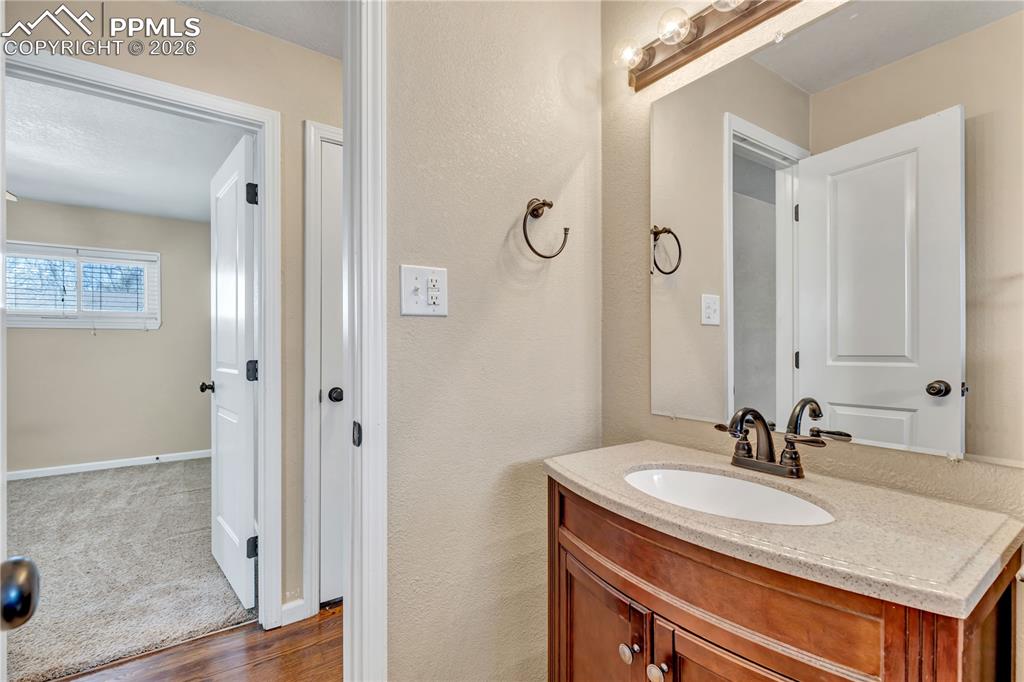 Image 21 of 25: Bathroom