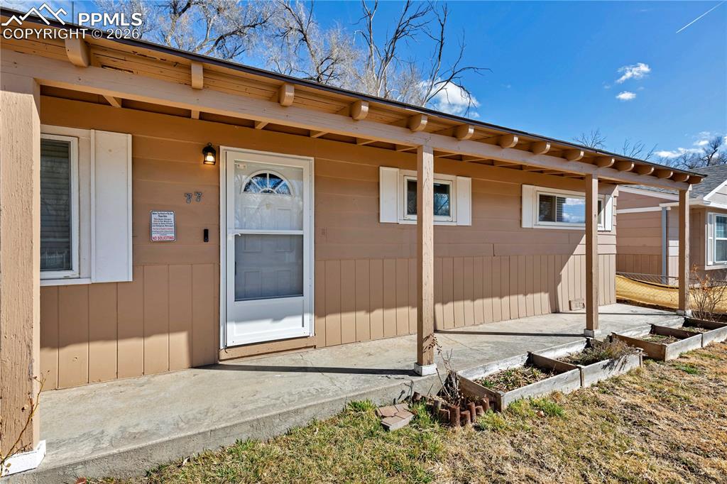 Image 5 of 25: Entry