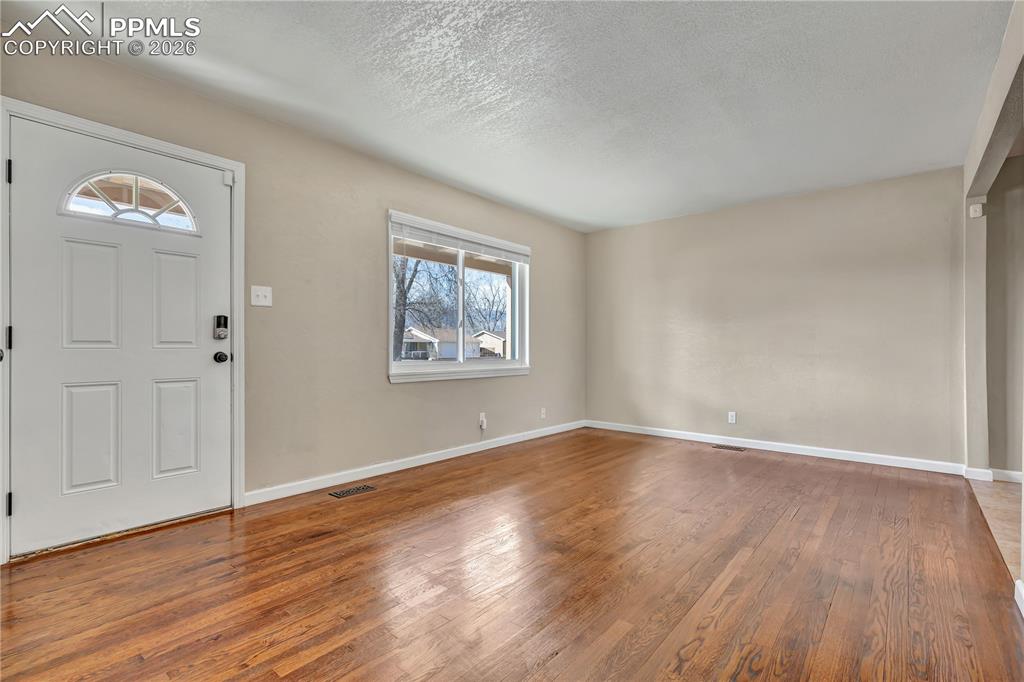 Image 6 of 25: Entry