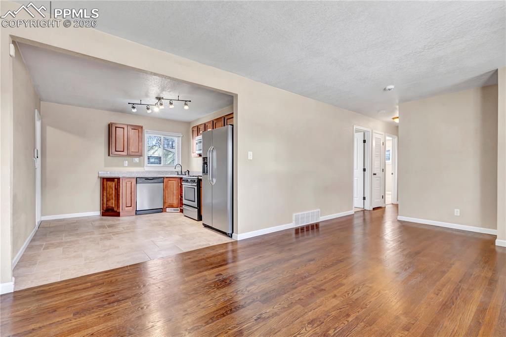 Image 9 of 25: Living Room