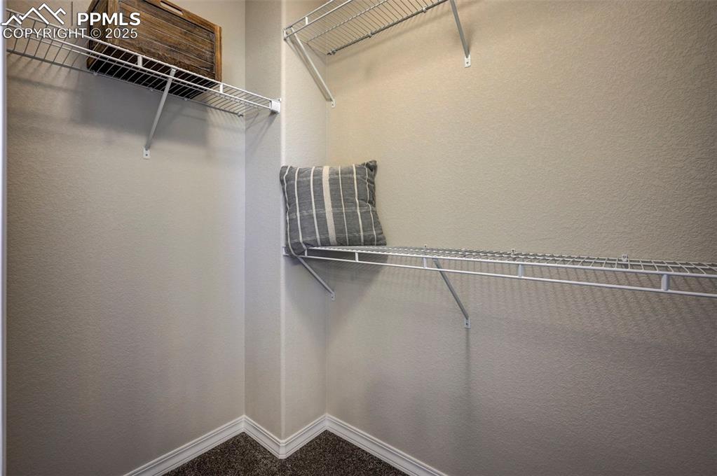 Image 31 of 32: Closet