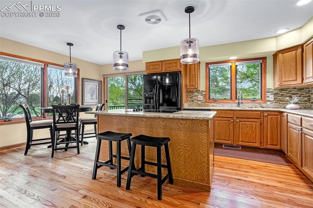 Image 11 of 40: Kitchen