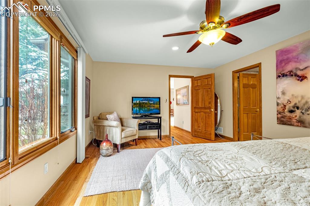 Image 16 of 40: Bedroom