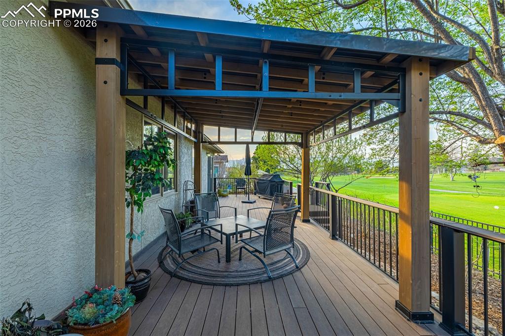 Image 27 of 40: Deck