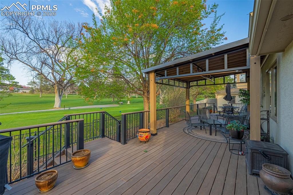 Image 28 of 40: Deck