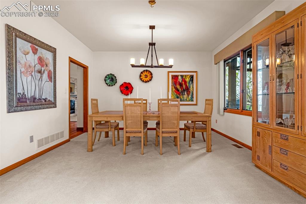 Image 6 of 40: Dining Area