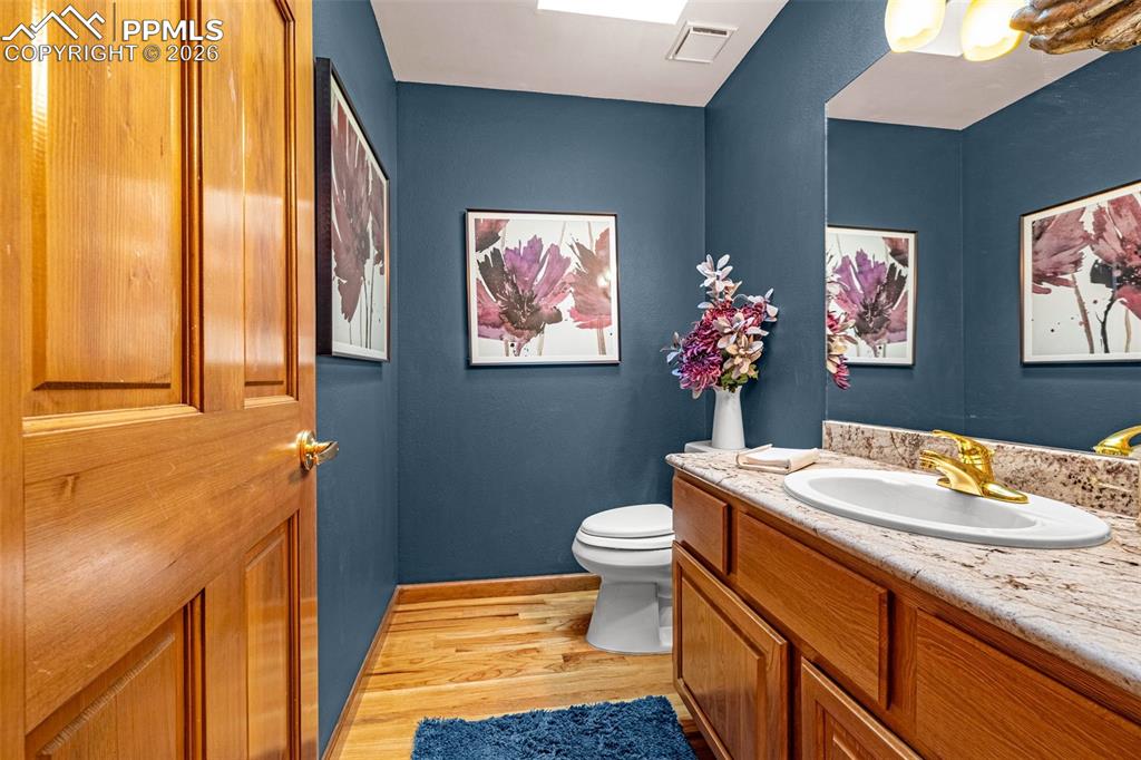 Image 7 of 40: Bathroom