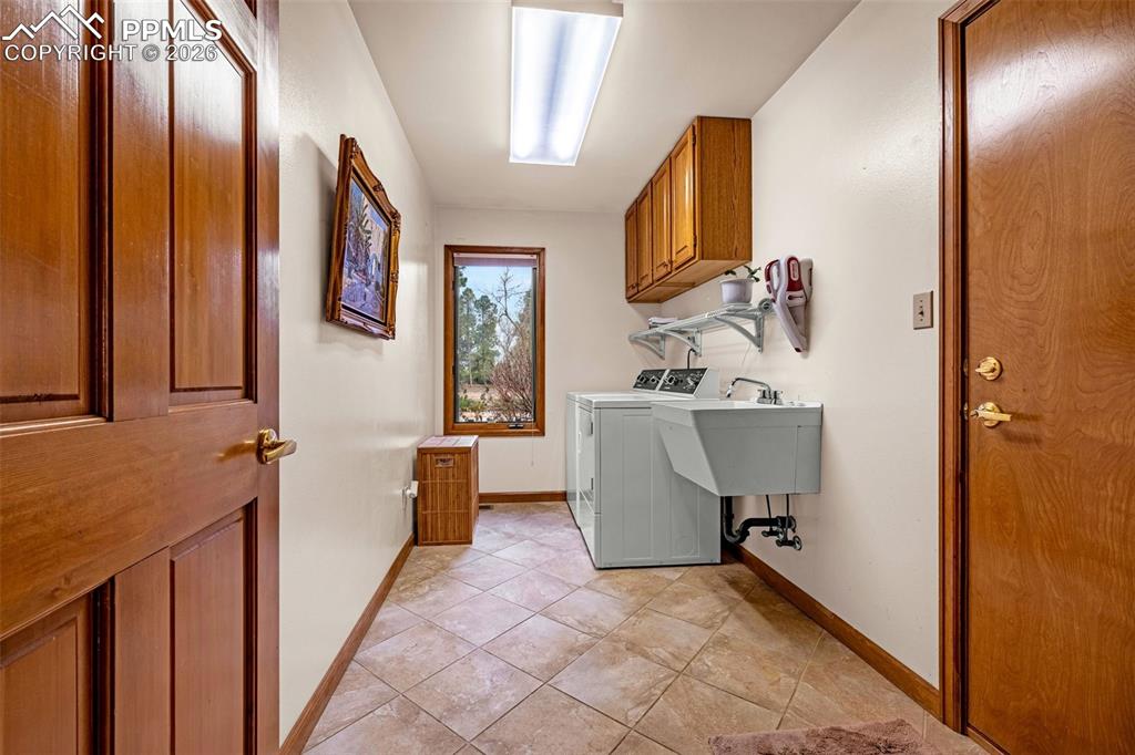 Image 8 of 40: Laundry