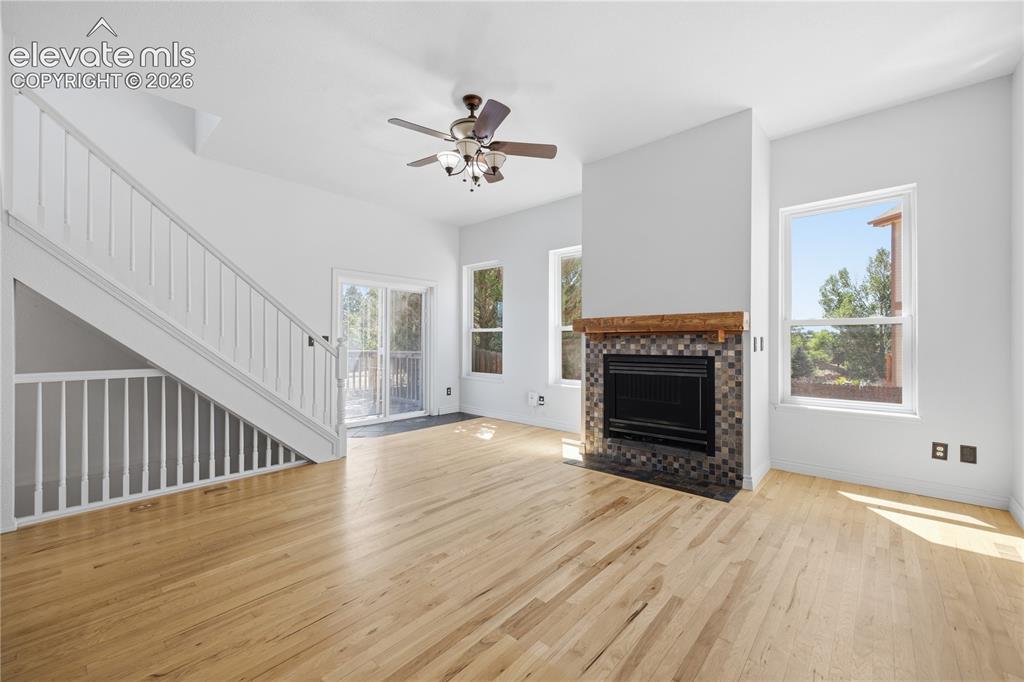 Image 9 of 50: Living Room