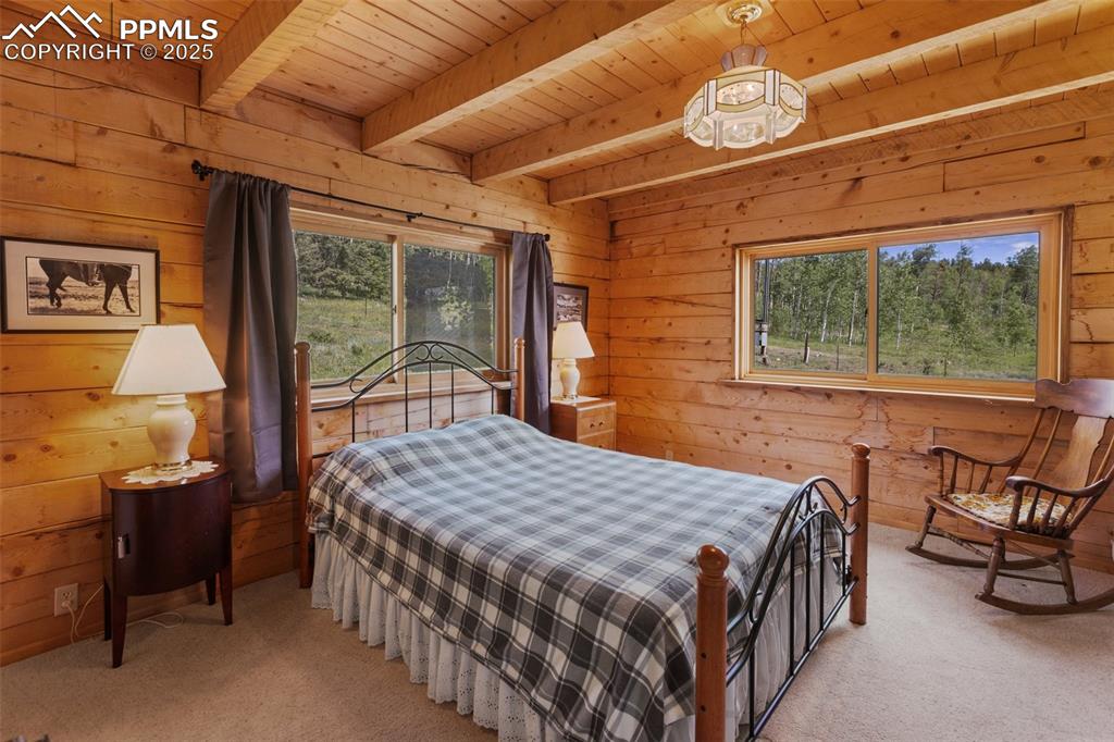 Image 16 of 26: Bedroom