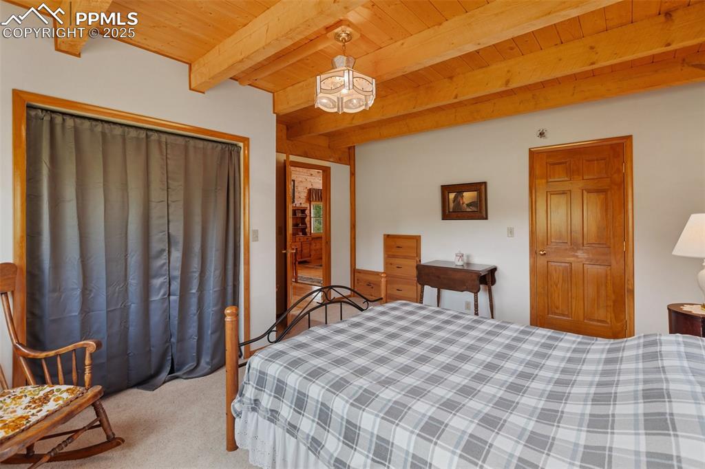 Image 17 of 26: Bedroom